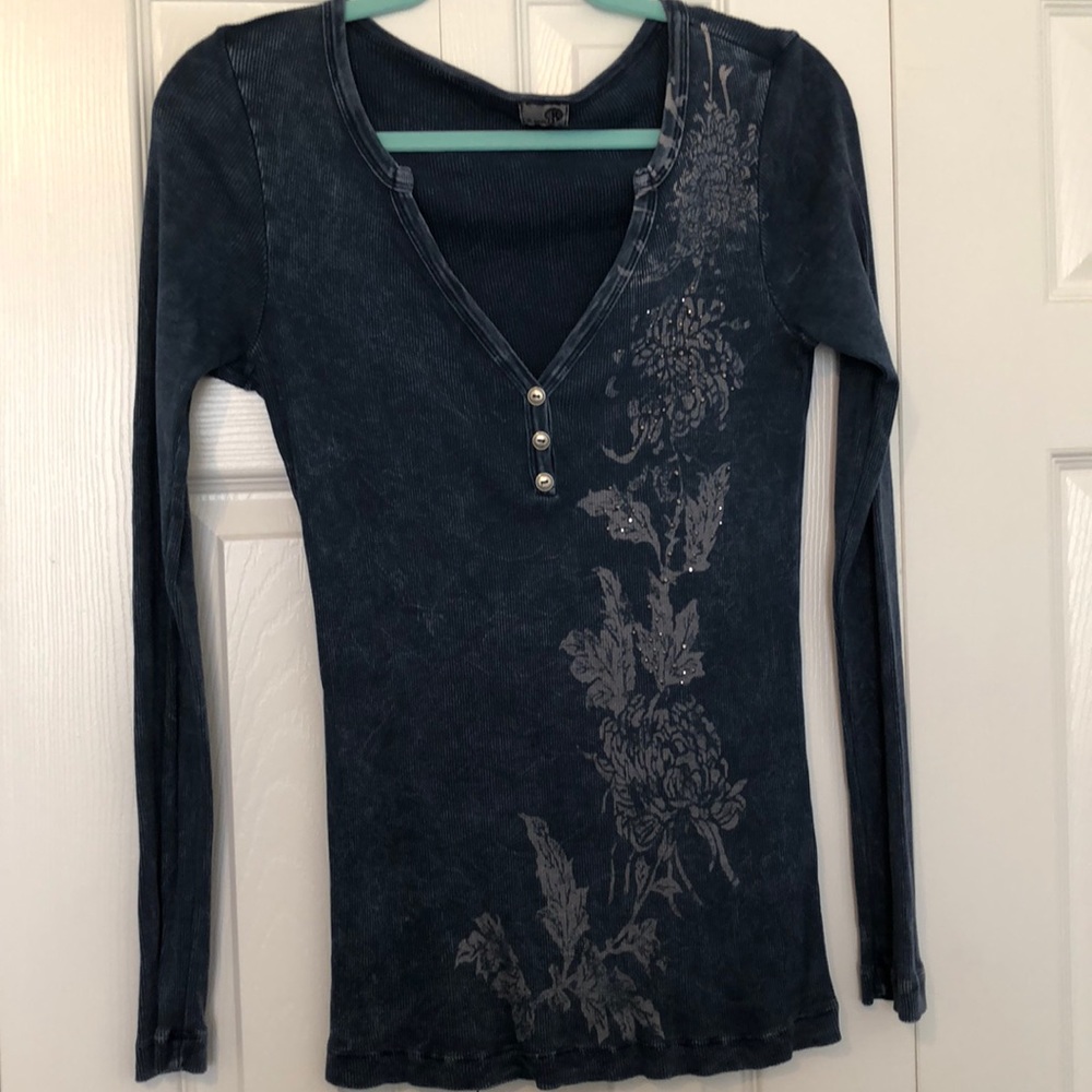 Log sleeve blue shirt